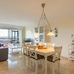 Royal Park Pacos Apartment