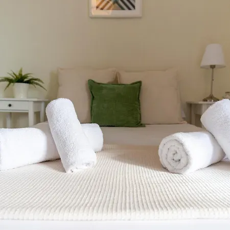 Royal Park Pacos * פואנגירולה